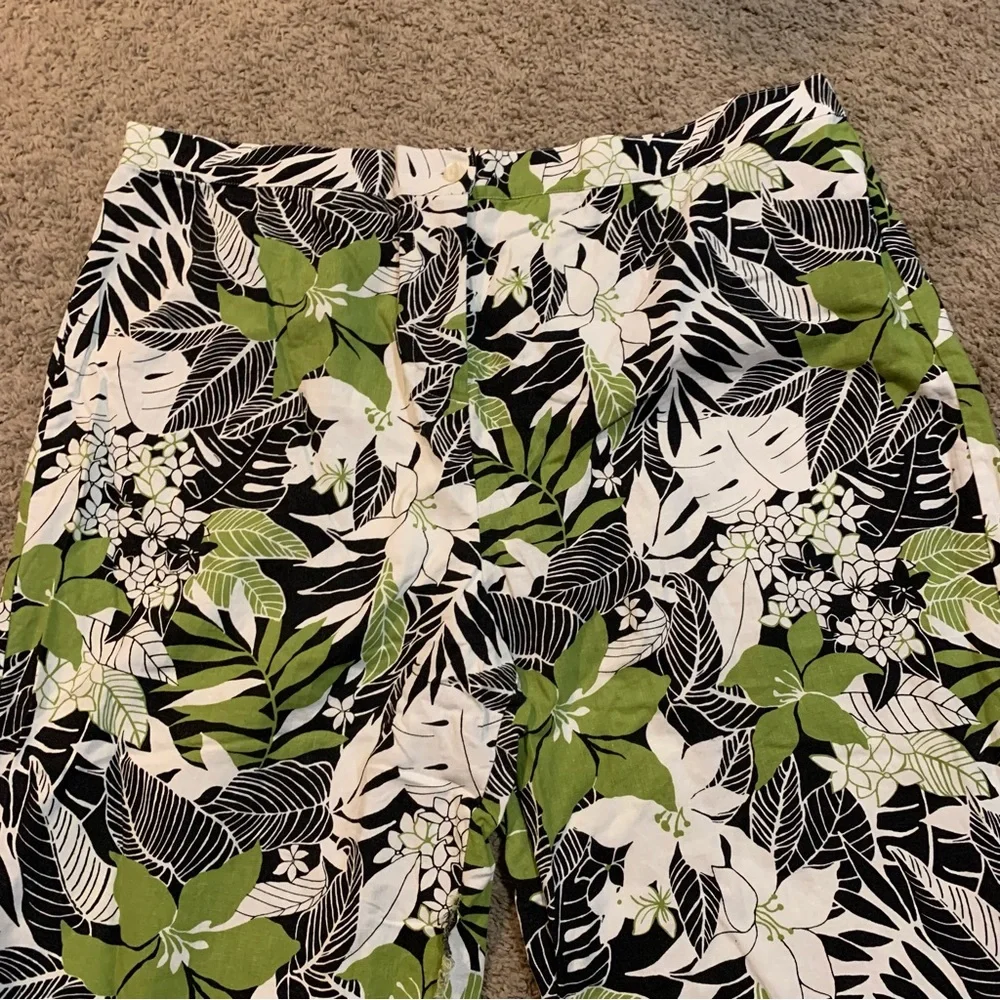 Jaclyn Smith Linen-Blend Floral Capris Pants 2X - Picture 2 of 4